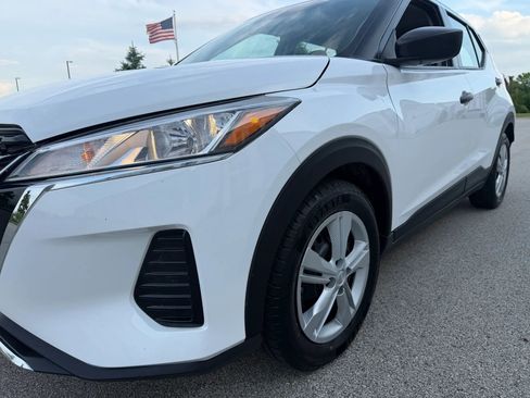 Used 2023 Nissan Kicks S FWD image 4
