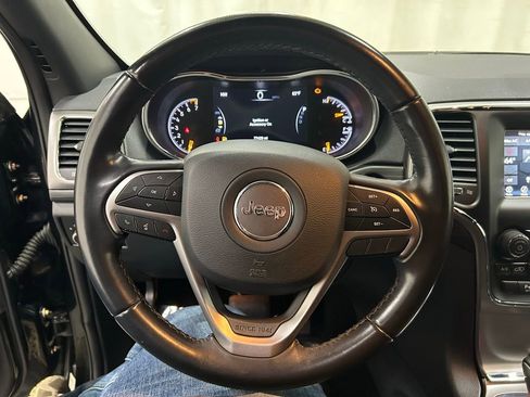 Used 2020 Jeep Grand Cherokee Laredo image 21