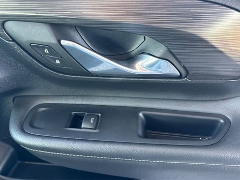 Used 2023 GMC Terrain SLE w/ Driver Convenience Package image 25