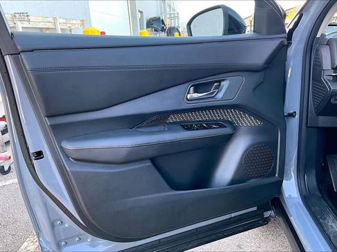 Used 2023 Nissan Ariya FWD image 20