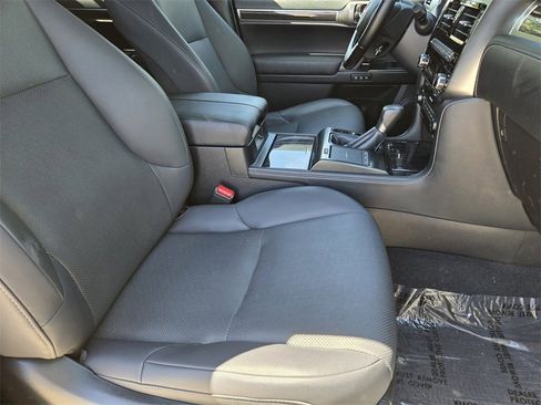 Used 2022 Lexus GX 460 Premium w/ Premium Package image 19