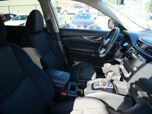 Used 2018 Nissan Rogue SV AWD/4WD image 18