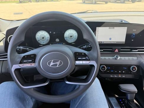 Used 2024 Hyundai Elantra SEL FWD image 14