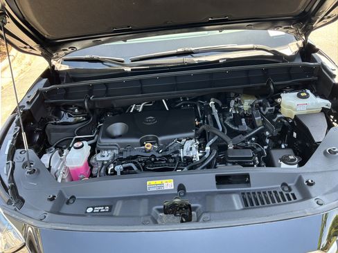 Used 2021 Toyota Highlander XLE FWD image 35