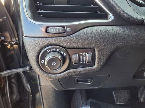 Used 2019 Jeep Cherokee Trailhawk w/ Cold Weather Group image 14