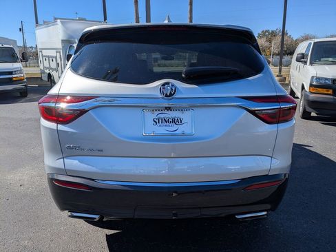 Used 2020 Buick Enclave Essence image 5