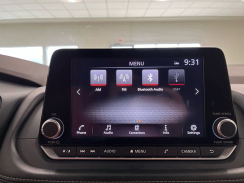 Used 2023 Nissan Rogue SV image 31