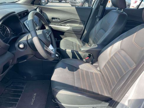 Used 2020 Nissan Kicks SR w/ SR Premium Package FWD image 5