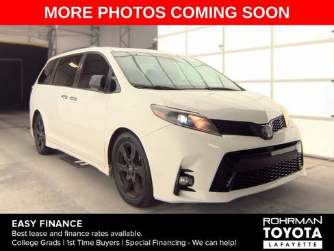 Used 2020 Toyota Sienna SE Premium w/ Nightshade Edition FWD image 3