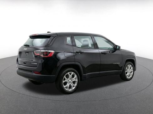 Used 2025 Jeep Compass Latitude AWD/4WD image 9