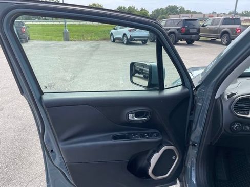 Used 2016 Jeep Renegade 75th Anniversary FWD image 15