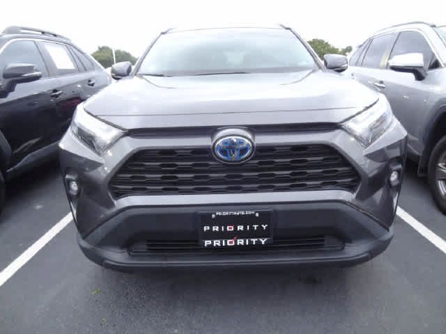 Used 2022 Toyota RAV4 XLE Premium AWD/4WD image 2