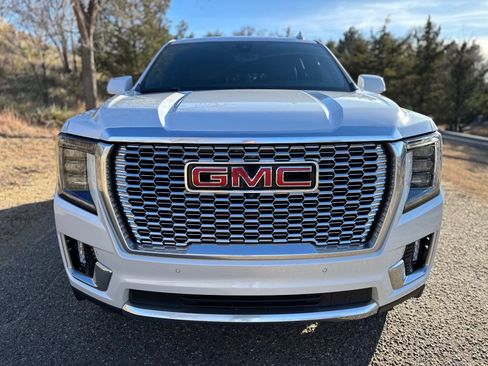 Used 2021 GMC Yukon Denali w/ Denali Premium Package image 2