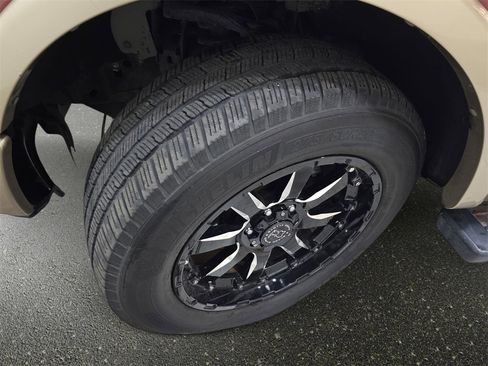 Used 2014 Ford F150 Lariat w/ Equipment Group 502A Luxury image 32