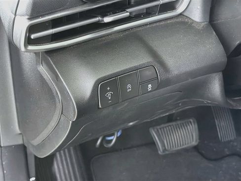 Used 2025 Hyundai Elantra SE FWD image 13