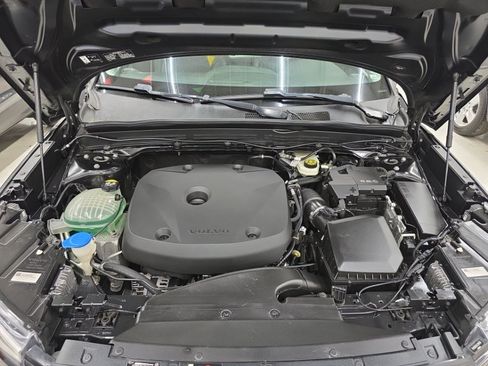 Used 2020 Volvo XC40 T5 Momentum w/ Protection Package AWD/4WD image 35