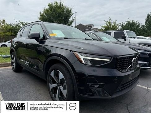 Used 2024 Volvo XC40 B5 Plus w/ Protection Package Premier AWD/4WD image 1