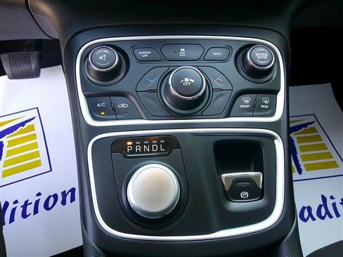 Used 2015 Chrysler 200 Limited w/ Convenience Group FWD image 14