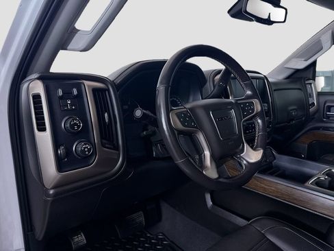 Used 2019 GMC Sierra 2500 Denali w/ Duramax Plus Package AWD/4WD image 9