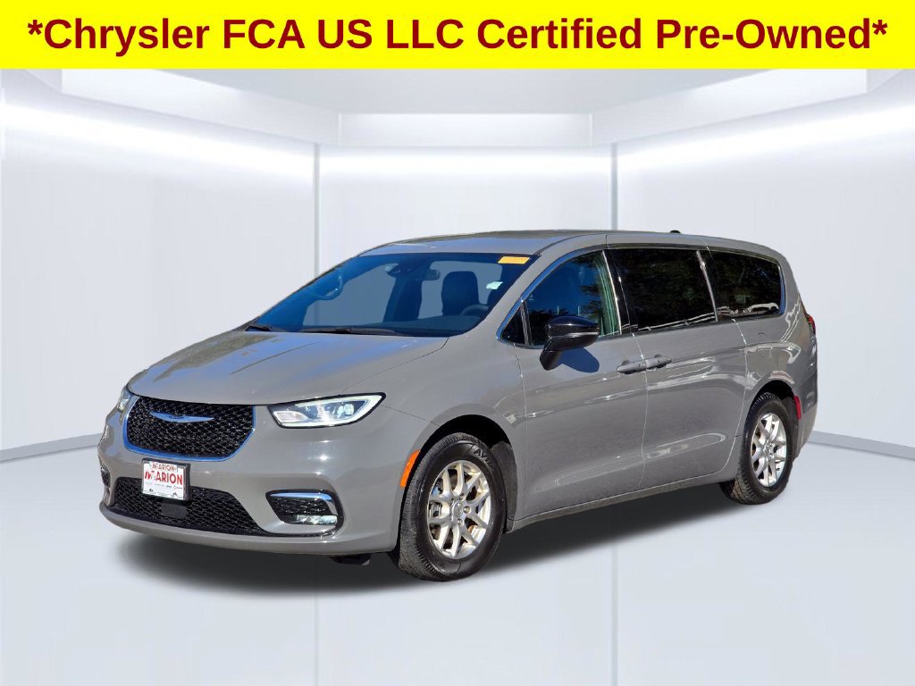 Used 2025 Chrysler Pacifica Select FWD image 2