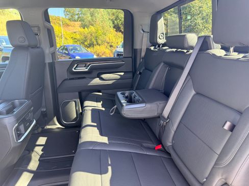 New 2026 GMC Sierra 2500 SLT w/ SLT Premium Package image 10