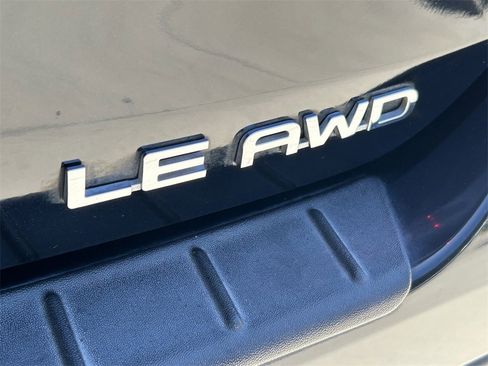 Certified 2024 Toyota Highlander LE image 11