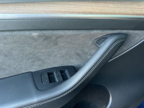 Used 2023 Tesla Model Y Performance image 33