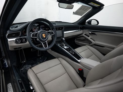 Certified 2018 Porsche 911 Targa 4S AWD/4WD image 4