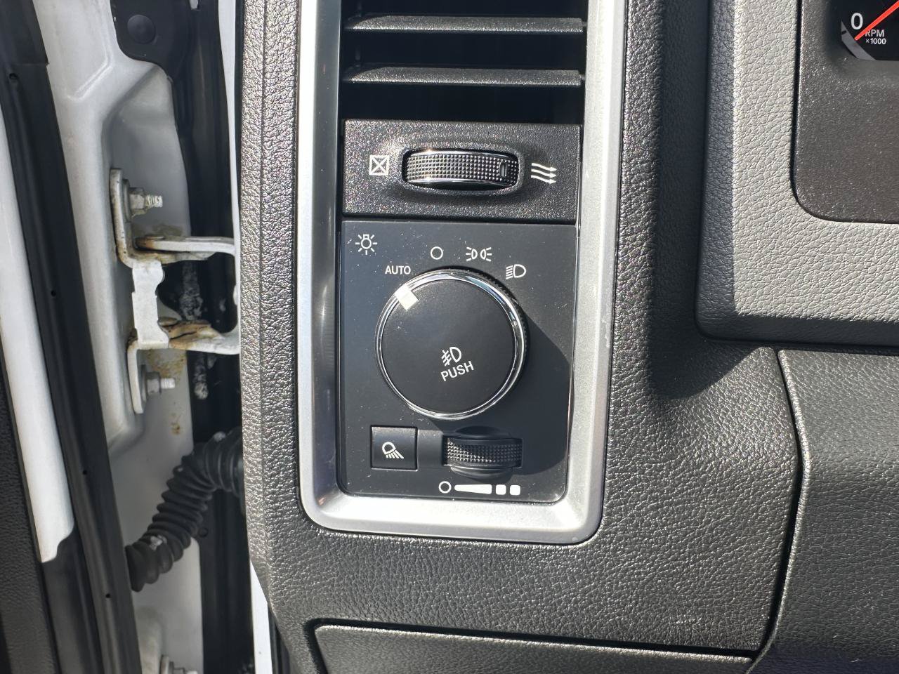 Used 2018 RAM 1500 SLT AWD/4WD image 46