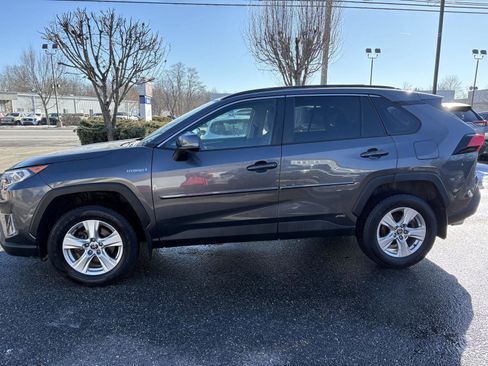 Used 2021 Toyota RAV4 XLE image 4