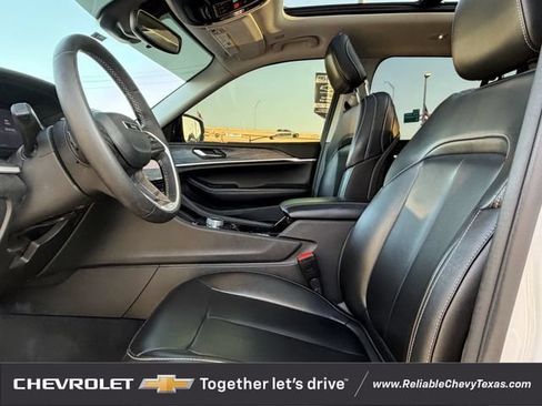 Used 2023 Jeep Grand Cherokee Limited w/ Black Appearance Package AWD/4WD image 29