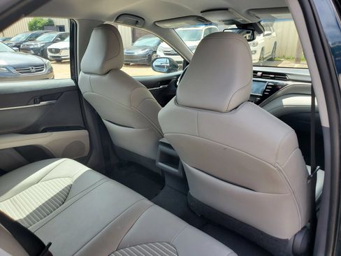 Used 2018 Toyota Camry SE w/ Convenience Package FWD image 28