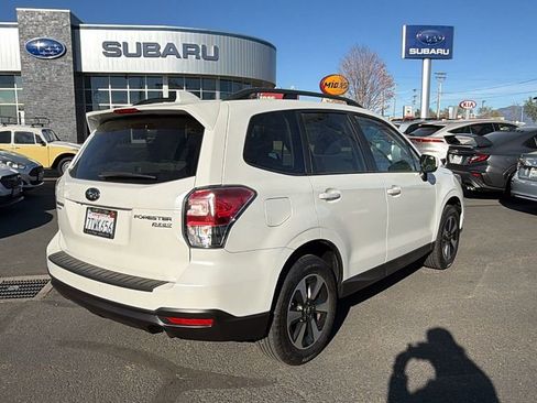 Used 2017 Subaru Forester 2.5i Premium image 4