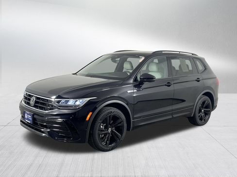 Used 2023 Volkswagen Tiguan SE R-Line AWD/4WD image 3