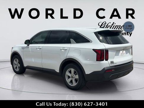 Used 2023 Kia Sorento LX FWD image 5