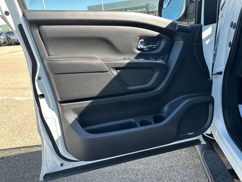 Used 2018 Nissan Titan SL w/ Midnight Edition AWD/4WD image 19