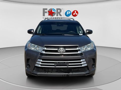 Used 2018 Toyota Highlander LE FWD image 8