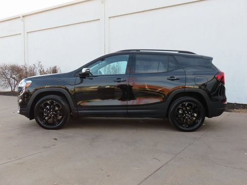 Used 2022 GMC Terrain SLT w/ Tech Package image 4