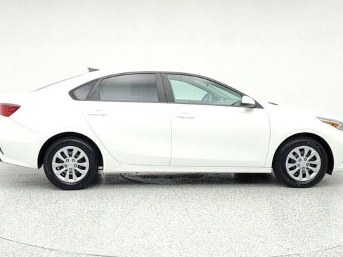 Used 2023 Kia Forte LX image 4