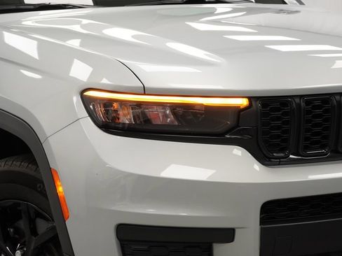 Certified 2024 Jeep Grand Cherokee L Altitude AWD/4WD image 5