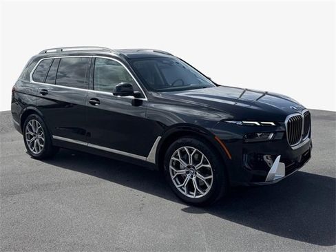 Used 2023 BMW X7 xDrive40i image 2