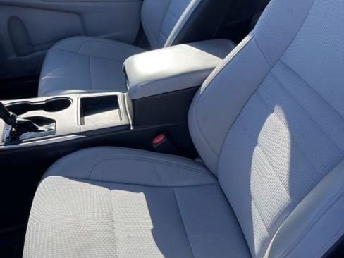 Used 2017 Toyota Camry SE FWD image 12