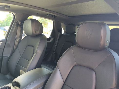 Used 2025 Porsche Cayenne image 5