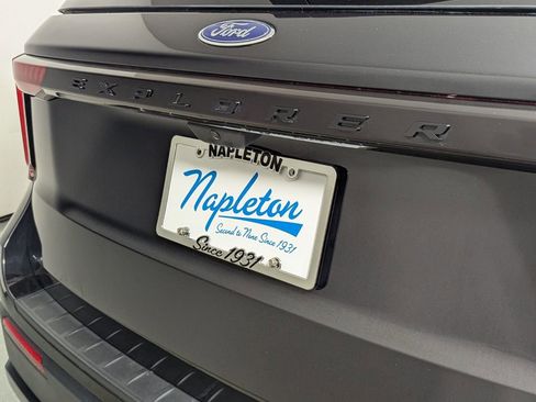 Used 2025 Ford Explorer ST-Line w/ ST-Line Street Pack image 9