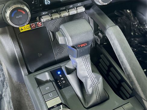 Used 2025 Toyota 4Runner TRD Off-Road image 31