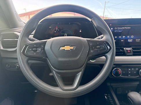 Used 2025 Chevrolet TrailBlazer LT AWD/4WD image 18