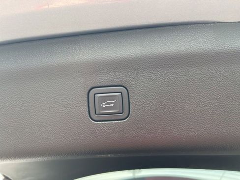 Used 2023 Buick Enclave Essence w/ Sport Touring Edition image 39