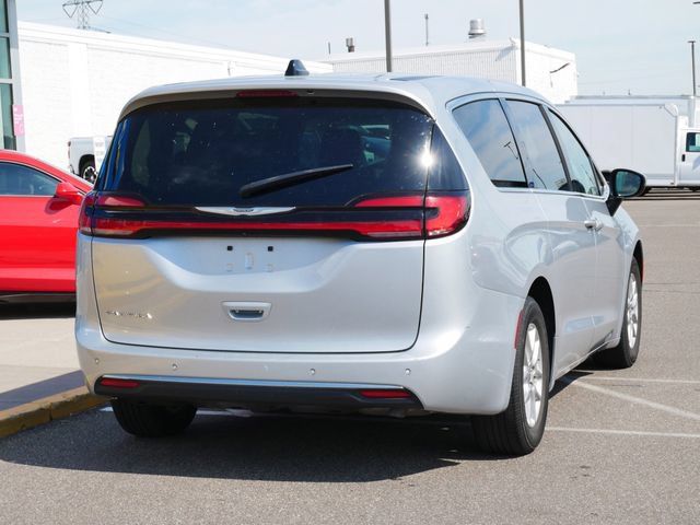 Used 2023 Chrysler Pacifica Touring-L FWD image 26