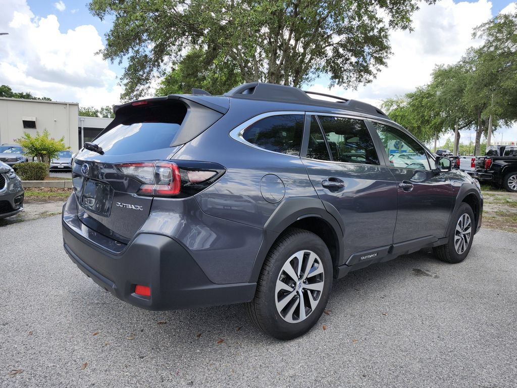 Used 2025 Subaru Outback Premium AWD/4WD image 3
