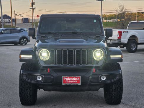 Used 2025 Jeep Wrangler Unlimited Rubicon image 2